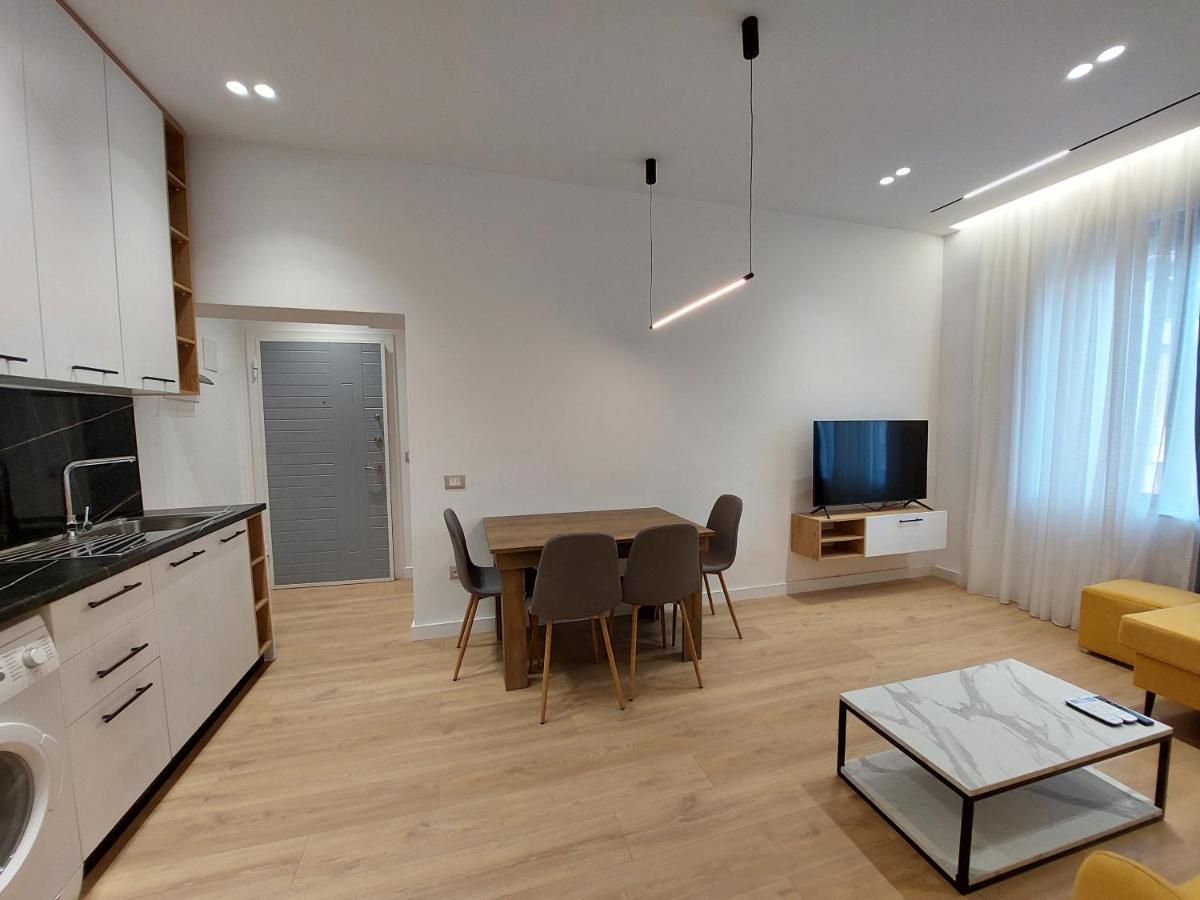 Luxury Apartments Blloku Tirana Esterno foto