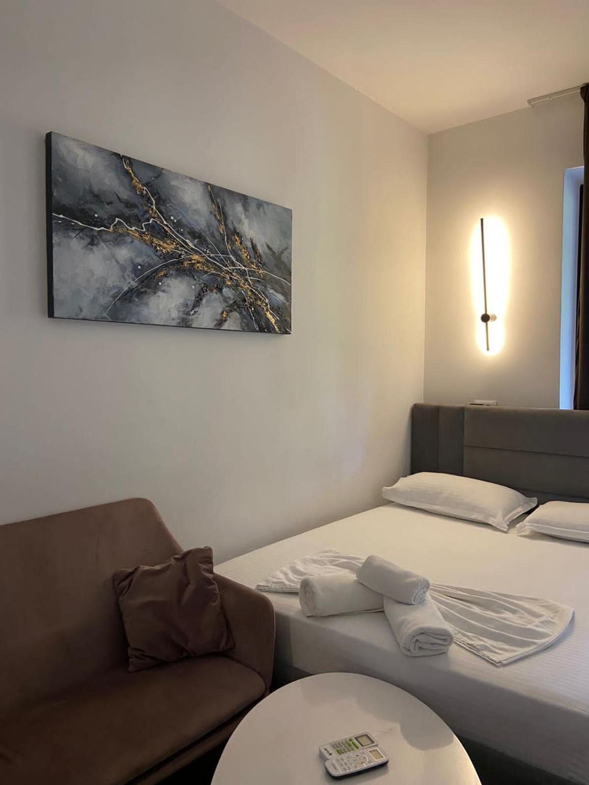 Luxury Apartments Blloku Tirana Esterno foto