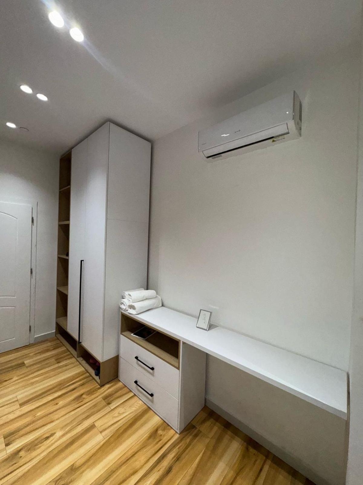 Luxury Apartments Blloku Tirana Esterno foto